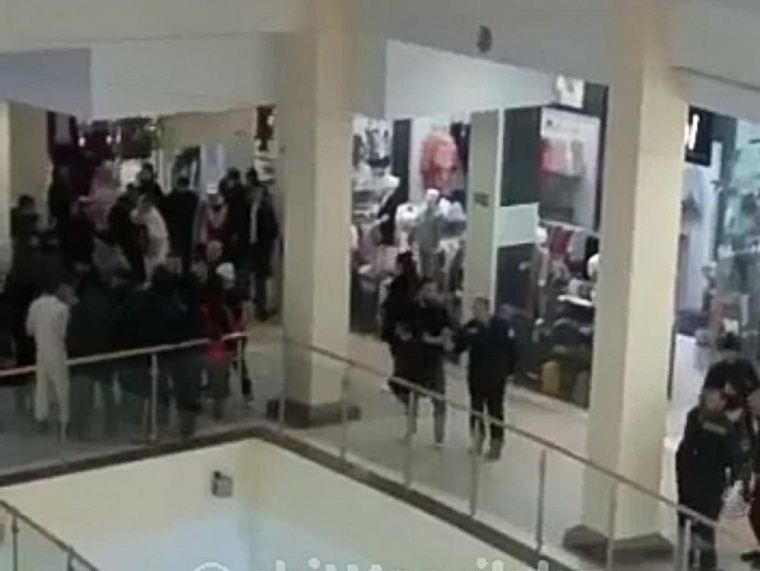 Трое жителей Норильска устроили потасовку в ТРЦ "Арена" 