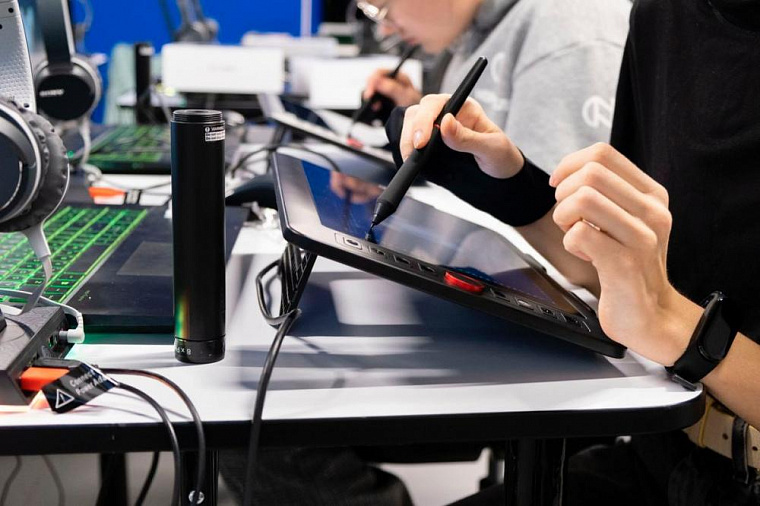 Воспитанникам норильского IT-Куба подарили графические планшеты для 3D-моделирования