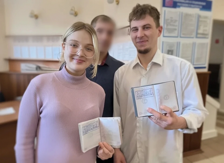 Даша Суднишникова из красноярского Железногорска, беременная в 13 лет от 10-летнего мальчика, родила второго ребёнка