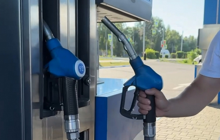 В Республике Алтай запустили систему контроля продажи топлива и сократили служебные поездки чиновникам