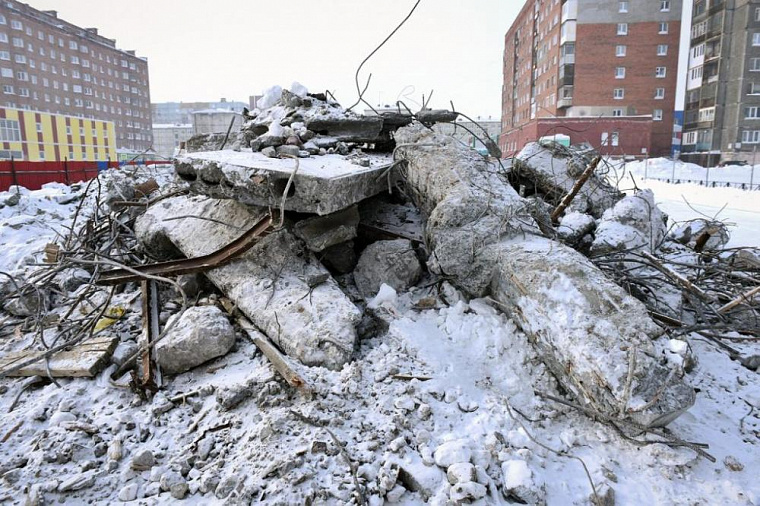 Реновация в Норильске приостановлена – на двух жилых домах и поликлинике