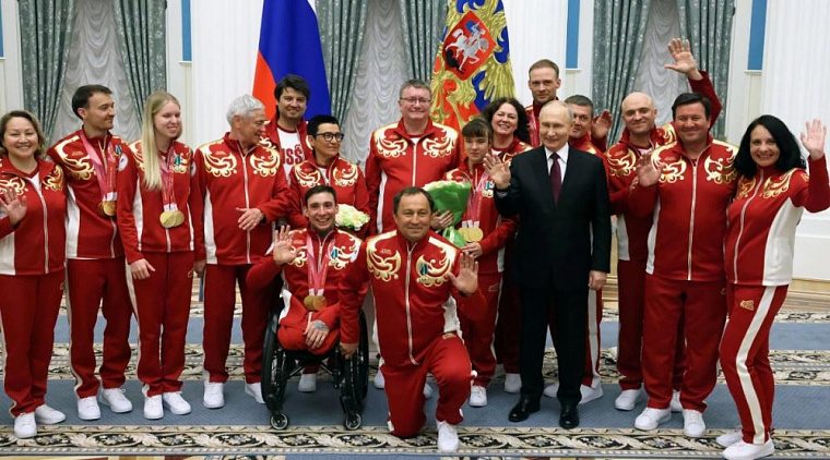 Президент Путин вручил награды паралимпийцам в Кремле и пообщался с ними в неформальной обстановке