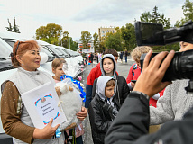 16 многодетных семей Хакасии получили новые микроавтобусы «Соболь»
