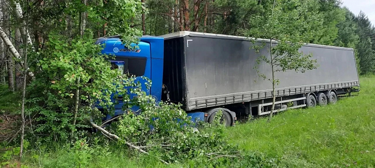 Четверо молодых людей от 17 до 22 лет погибли в ДТП с фурой в Илано-Нижнеингашском округе Красноярского края