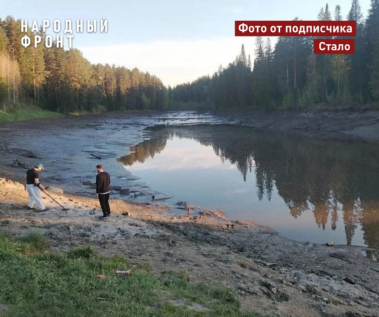 Живописное озеро в поселке Мирный Томской области за два месяца обмелело и превратилось в грязную лужу