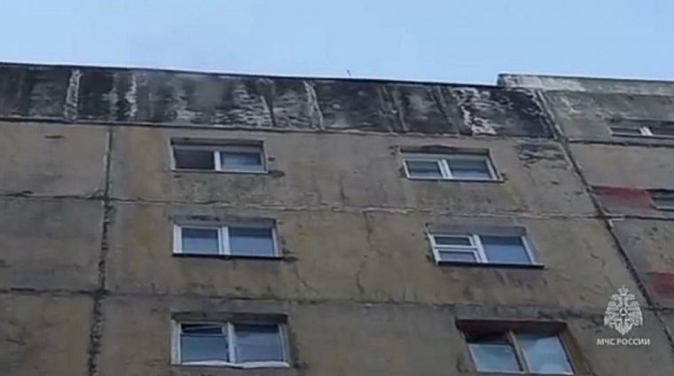 Норильчанин в -40 решил помыть окна и напугал соседей