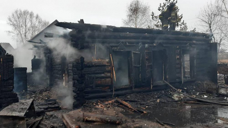 Красноярец приехал в загородный дом на выходные и погиб в пожаре
