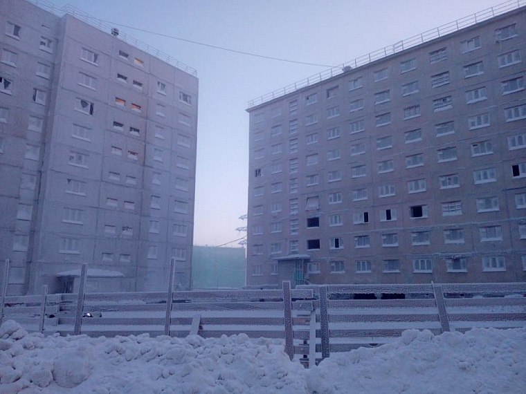 В Норильске список аварийных домов растет быстрее, чем их успевают сносить 