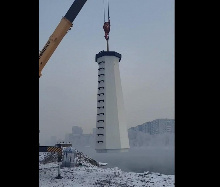 Десятиметровый маяк установили на острове Отдыха в Красноярске