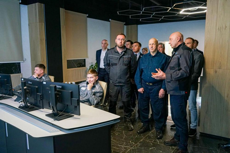 Вице-премьер правительства РФ Юрий Трутнев оценивает ход реновации в Норильске