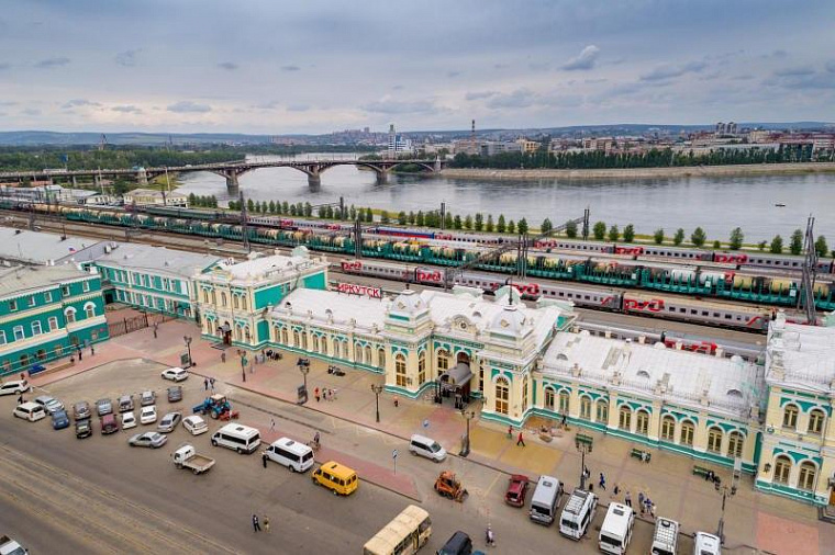 «В какой-то канаве»: красивейший вокзал Сибири, который начинался со споров