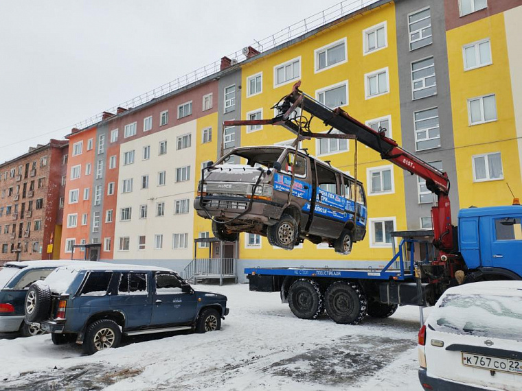 В Норильске эвакуация каждого брошенный автомобиля обходится казне в 100 тысяч рублей
