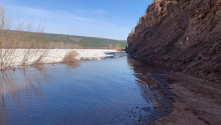 На трассе Иркутск – Жигалово затопило участок дороги из-за ледового затора