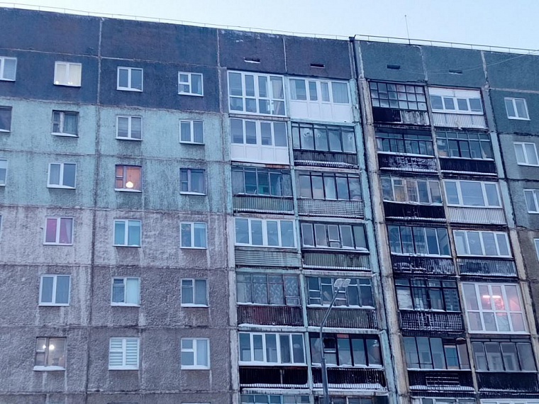 В Норильске, после информации о покосившемся подъезде, проверят все дома улицы Лауреатов 