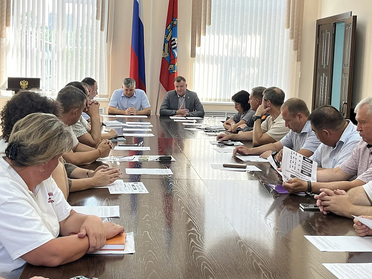 В Рубцовске Алтайского края ввели график заправки по номерам автомобилей из-за нехватки бензина