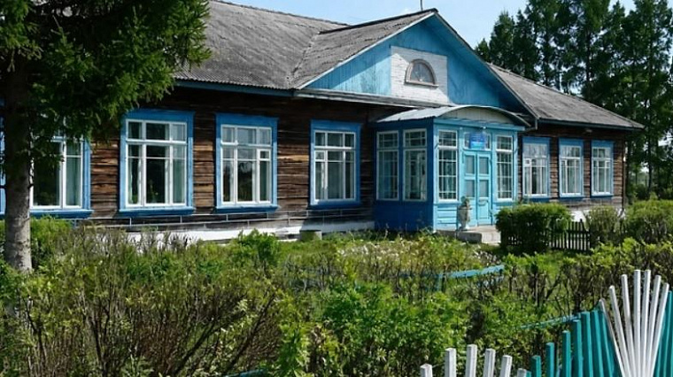 «Нам угрожает прокурор»: в деревне Тайна Красноярского края родители требуют вернуть детям школу