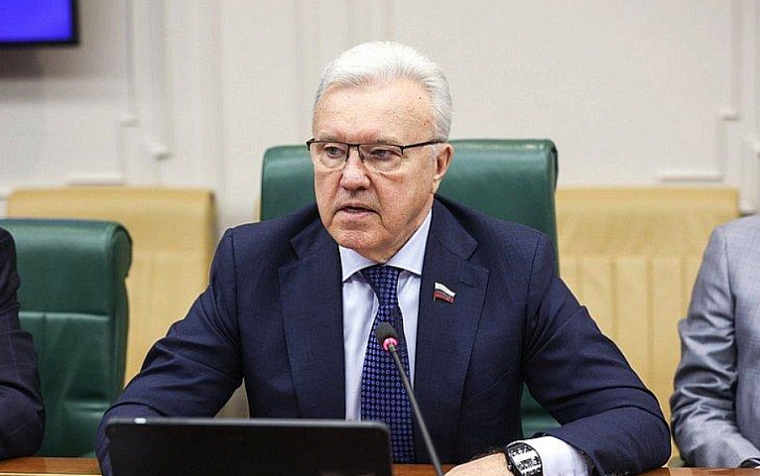 Сенатор от Красноярского края Александр Усс объявил об уходе из политики