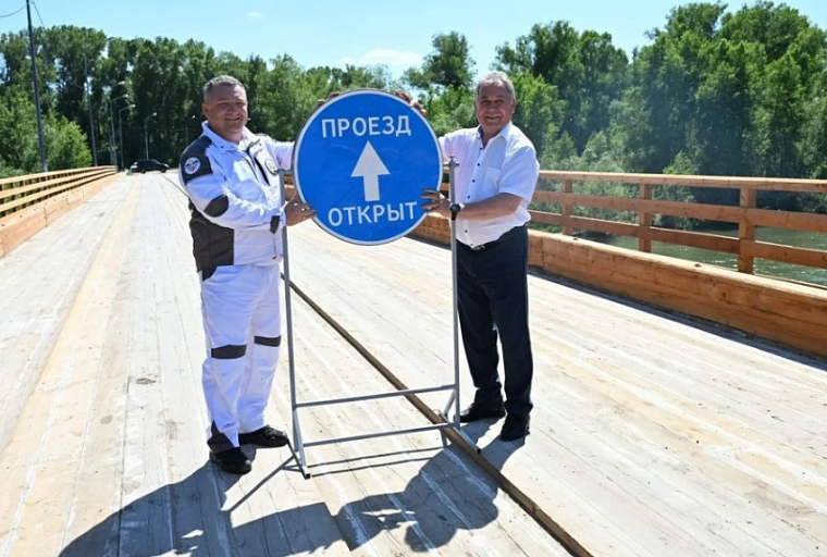 В алтайской Устьянке досрочно открыли единственный мост через реку Алей, соединяющий село с «большой землёй»