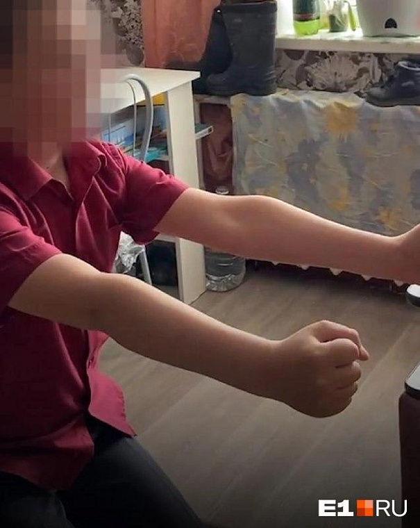 «Ставили на колени и заставляли есть хлеб с пола»: родителей бывших воспитанников частной школы под Алапаевском обратились в СМИ 